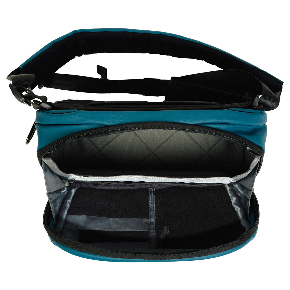 dueling mini game backpack Dueling Guard: The Gauntlet TCG Bag (Aquarium)