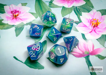 Chessex: Festive Polyhedral Waterlily/White (CHX 27546)