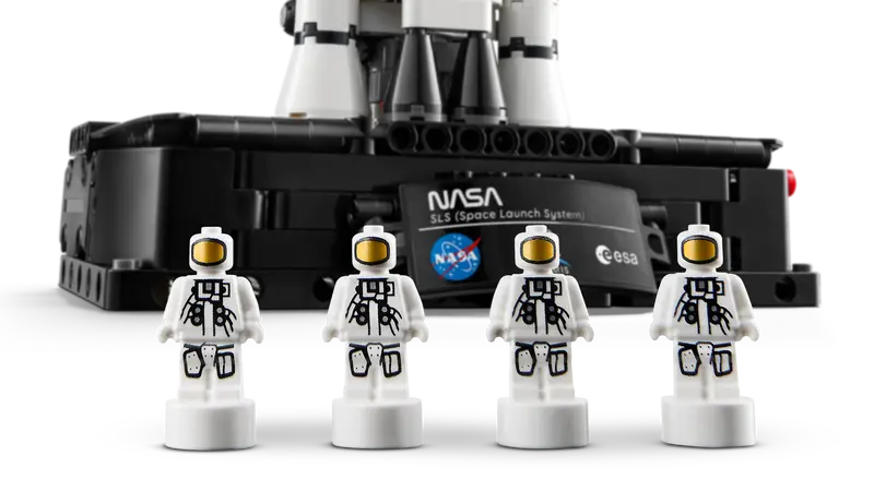 Lego: Technic - NASA Artemis Space Launch System Rocket