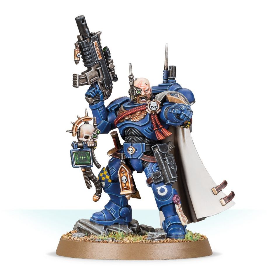 Warhammer 40K: Space Marines - Captain in Phobos Armour